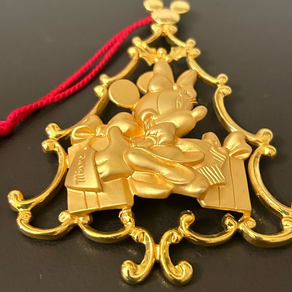 Disney’s Minnie Mouse 3-D Gold Ornament - Picture 2 of 15